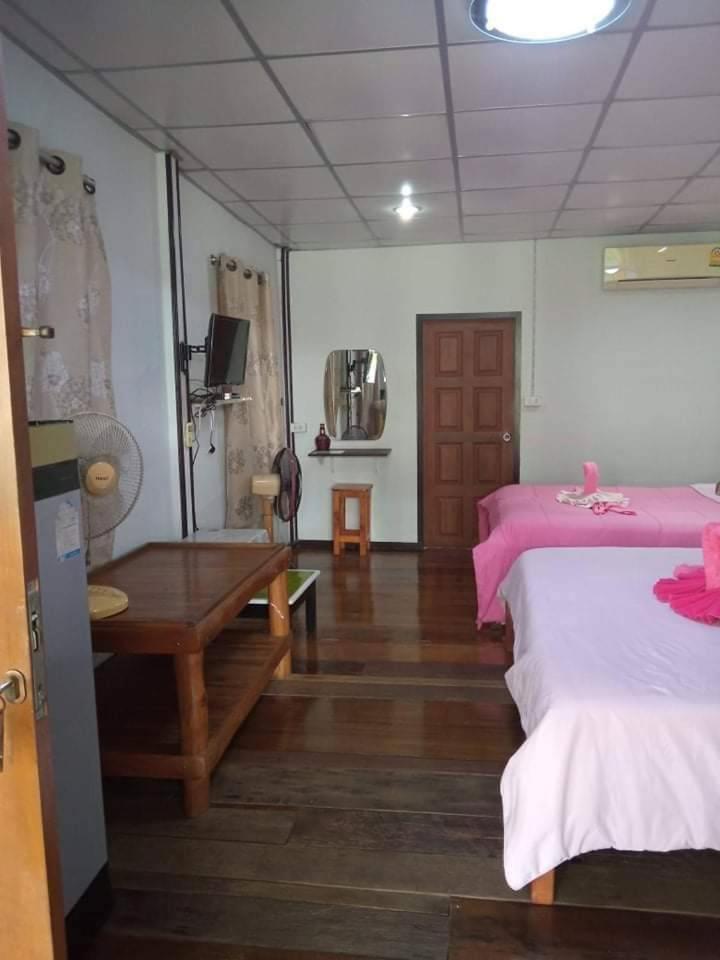 Baan Ing Suan Hotel Amphawa Room photo