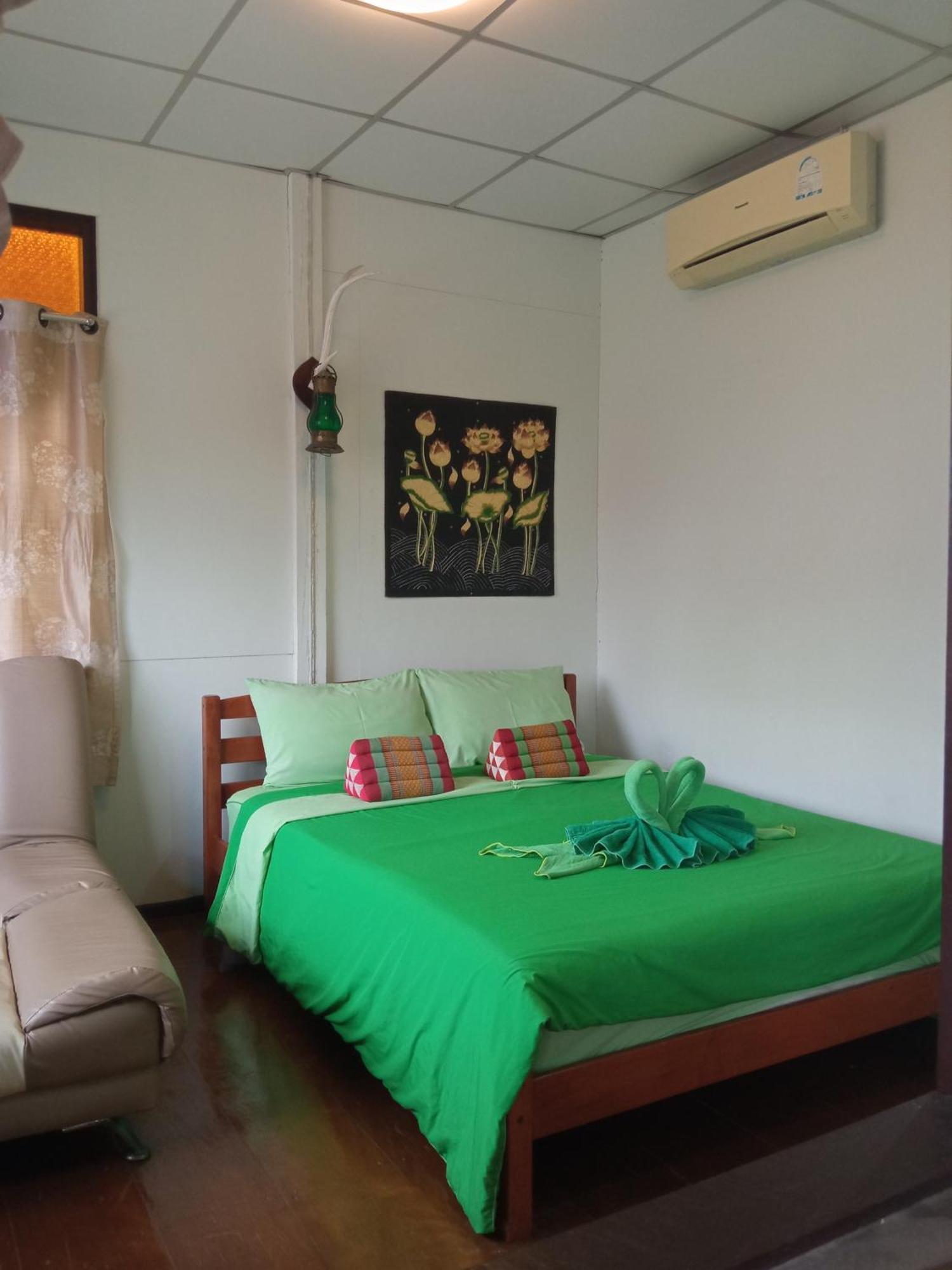 Baan Ing Suan Hotel Amphawa Room photo